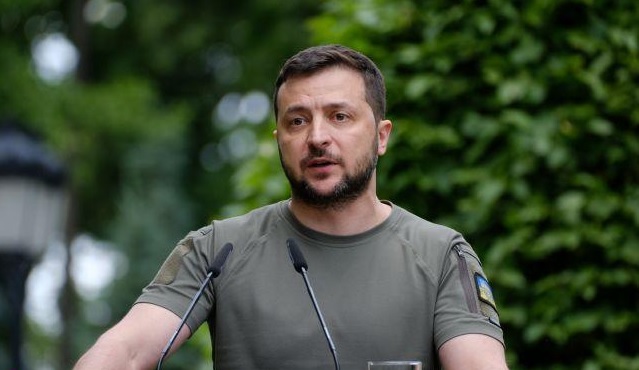 Зеленский призвал Залужного и военных не заниматься политикой