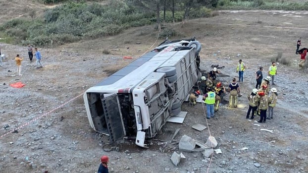 В Турции перевернулся служебный автобус с сотрудниками аэропорта: 27 пострадавших