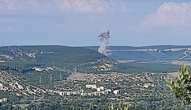 В Крыму прогремели взрывы вероятно на складе боеприпасов РФ &#8212; соцсети