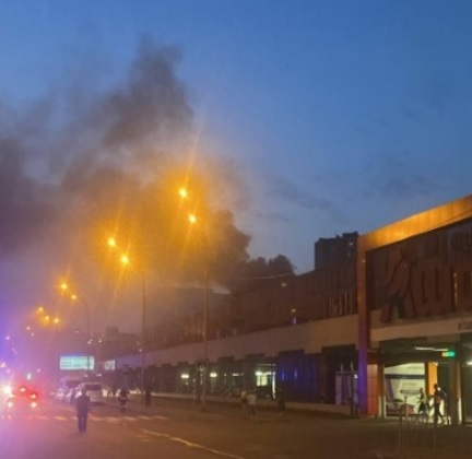 После атаки РФ и пожара в Киеве приостановил работу крупный торговый центр