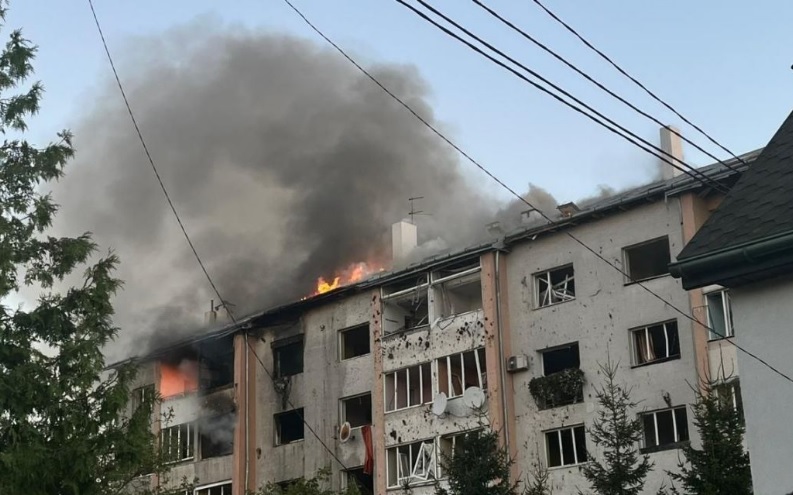 РФ ночью атаковала Львов и Волынь, есть погибшие: обломки снарядов упали на жилые дома и предприятие, зафиксированы пожары