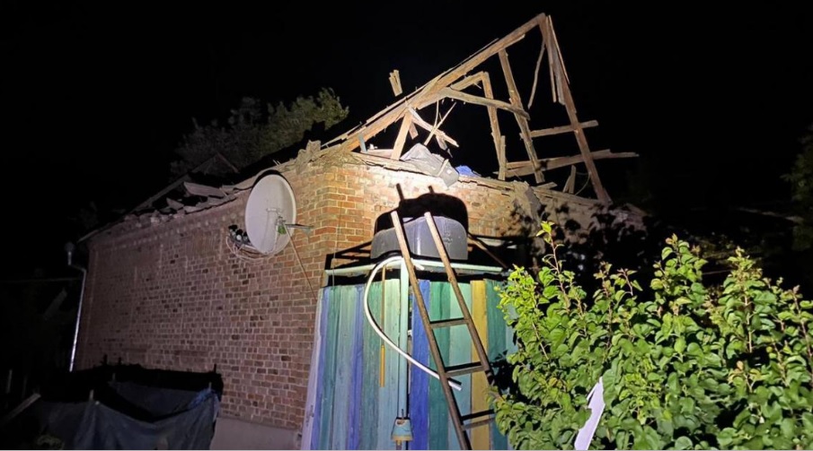 Есть раненые и погибшие, разрушены дома и храм: РФ ночью обстреливала Никополь