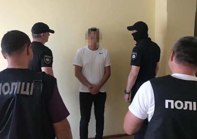 В Одесской области чиновник требовал 6000 долларов у жены раненого бойца