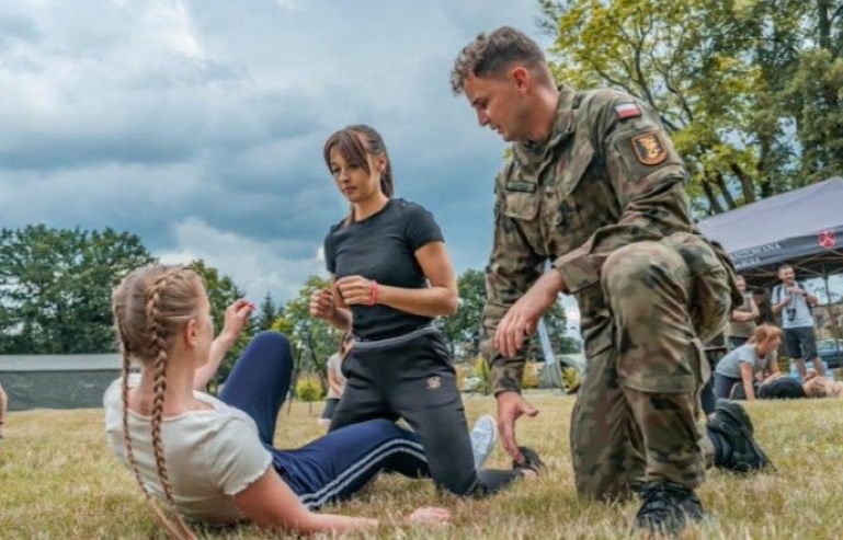 В Польше более 6000 женщин прошли армейский курс по самообороне