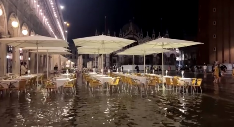 Часть Венеции затопило