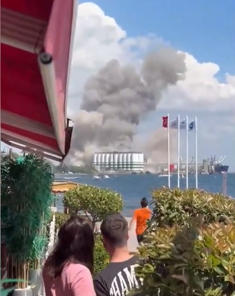 В порту Турции произошел взрыв на элеваторе с зерном: не менее 10 раненых