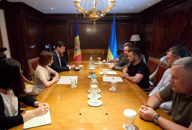 Зеленский и президент Молдовы обсудили движение в ЕС, противодействие РФ и экспорт зерна