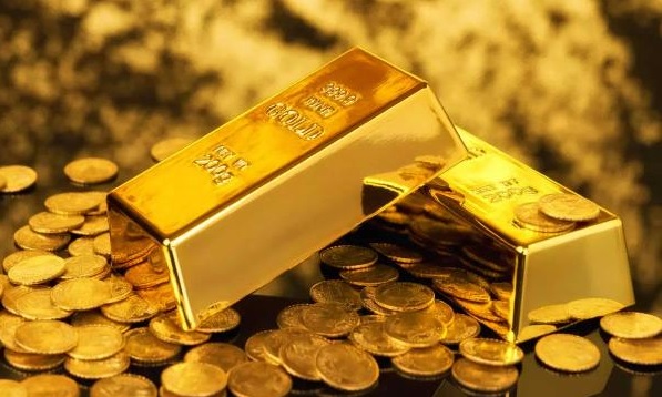 Цены на золото приблизились к максимуму за месяц