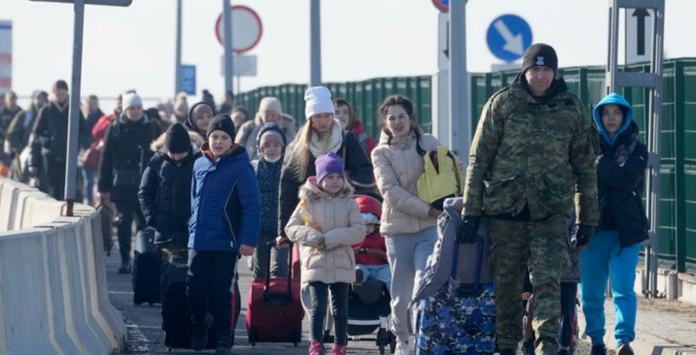 В Евросоюзе назвали число украинских беженцев, получивших временную защиту с начала войны