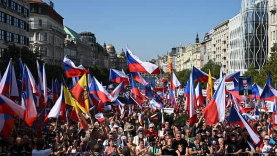 В Праге митинговали против правительства и влияния украинских беженцев на социальную систему государства