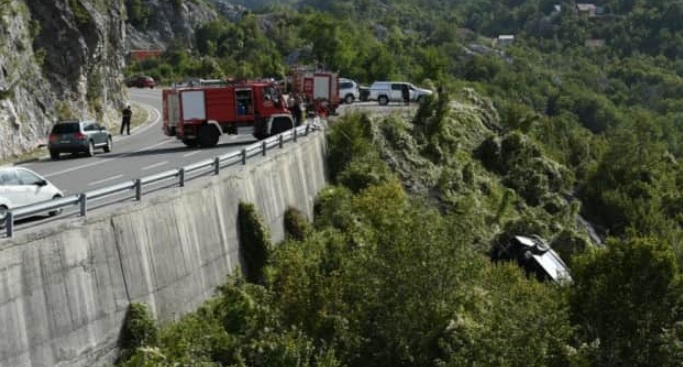 Есть погибшие, пострадали украинцы: в Черногории автобус съехал с дороги и упал в пропасть
