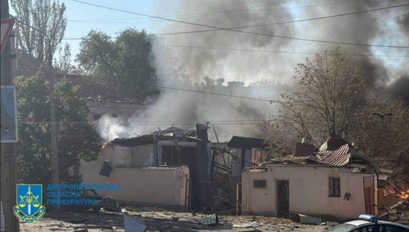 Не менее 32 раненых, разбиты многоэтажки и частные дома: РФ нанесла ракетный удар по Кривому Рогу