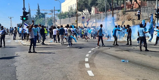 В Израиле мигранты из Эритреи устроили беспорядки: более 100 пострадавших, разбиты авто и витрины магазинов &#8212; СМИ