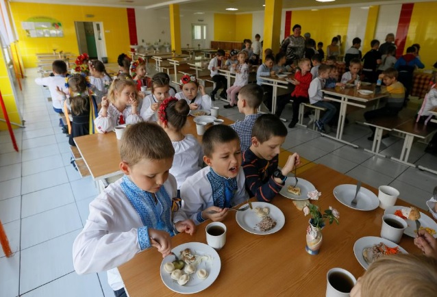 Кто из украинских школьников имеет право на бесплатное питание: список категорий