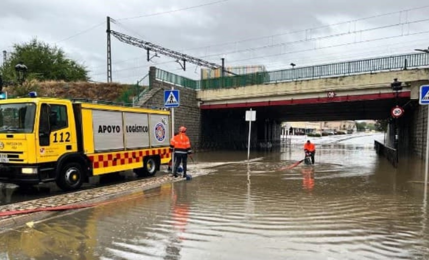 В Испании &#8212; разрушительные ливневые дожди: есть погибшие, остановлены поезда, людей просят оставаться дома