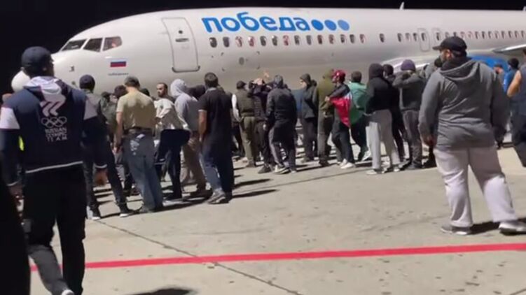 В Дагестане вспыхнули массовые беспорядки в аэропорту после прибытия рейса из Израиля