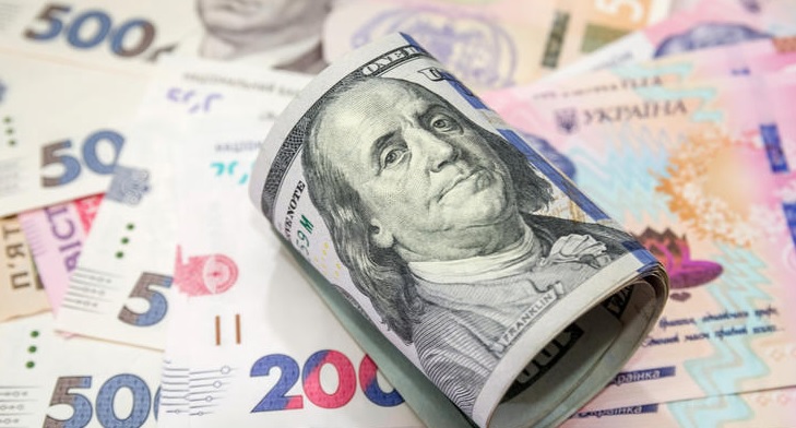 Рекордный спрос: банки за месяц ввезли в Украину наличной валюты на 1 млрд долларов
