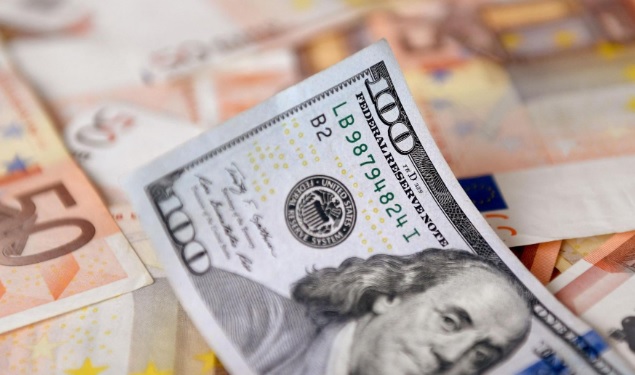 В украинских обменниках курс доллара к гривне укрепился: цифры