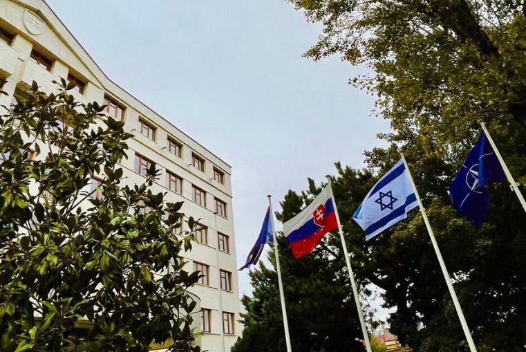 В ЕС подняли флаг Израиля в знак солидарности