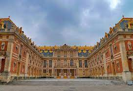 Туристов снова эвакуировали: Версальский дворец &#171;заминировали&#187; в седьмой раз за восемь дней