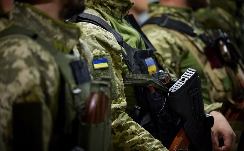 Требуют демобилизации: в Украине прошли митинги родственников военных, находящихся на передовой