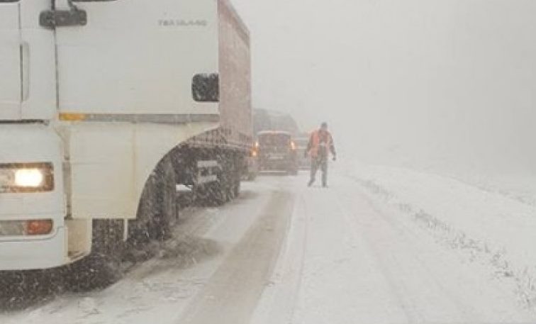Снег разгребли: все дороги Украины открыты для проезда транспорта &#8212; ГСЧС