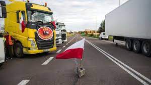 Блокировка границы польскими перевозчиками: фуры и грузовики ожидают очереди до 140 часов
