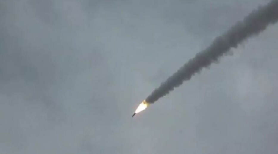 РФ ночью атаковала Киев ракетами: обломки снарядов упали в 2 районах, произошли пожары