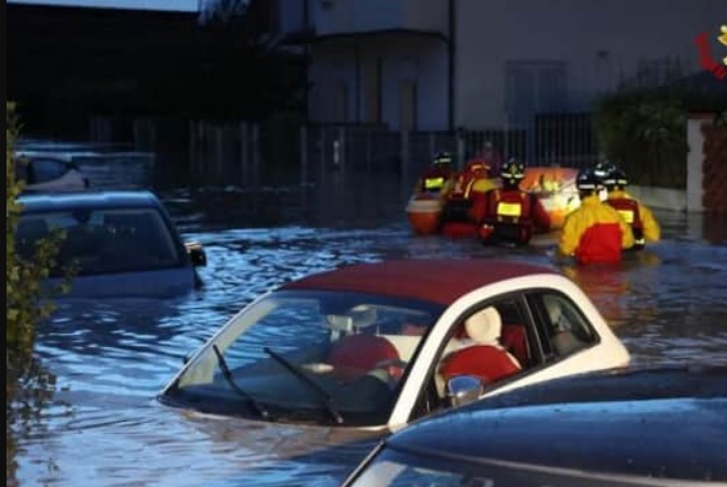Из-за шторма в Европе погибли не менее 14 человек