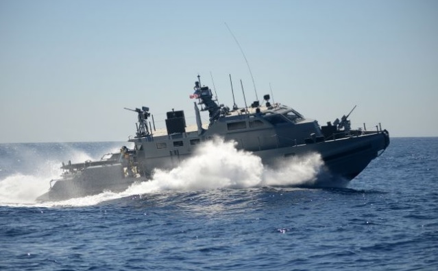 Йеменские хуситы атаковали гражданское судно в Красном море: США в ответ сбили две ракеты атакующих