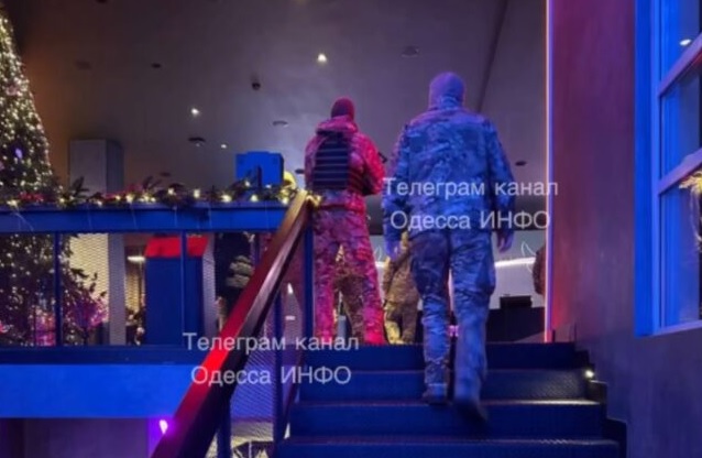 Военкомы в Одессе пробуют вручать повестки 15-летним подросткам &#8212; соцсети