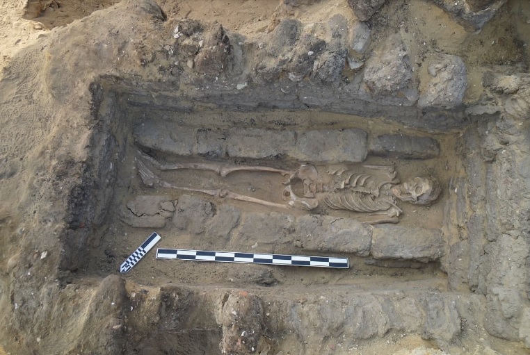 Статуи богов, погребальные маски: египетский археолог показал артефакты после раскопок древней гробницы