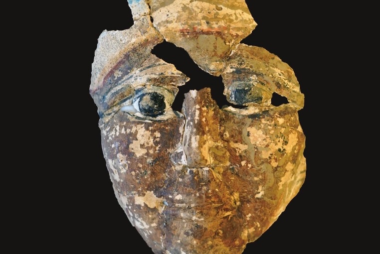 Статуи богов, погребальные маски: египетский археолог показал артефакты после раскопок древней гробницы
