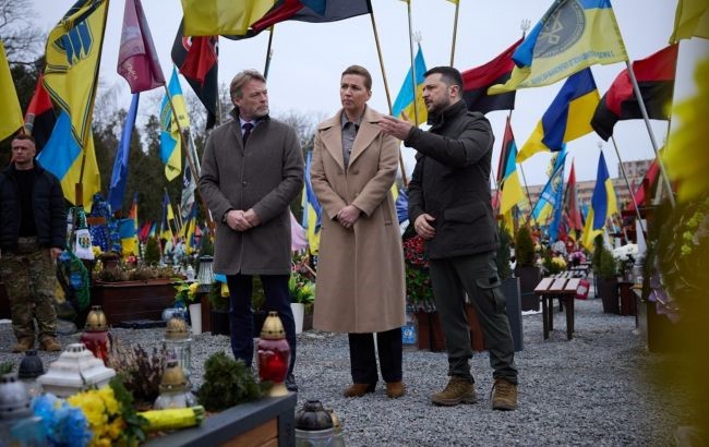 В Украину приехала премьер Дании: Зеленский показал ей Лычаковское кладбище