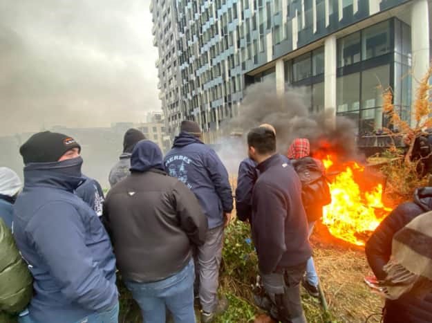 Фермеры протестуют против политики ЕС в Брюсселе: бросают навоз и разжигают костры