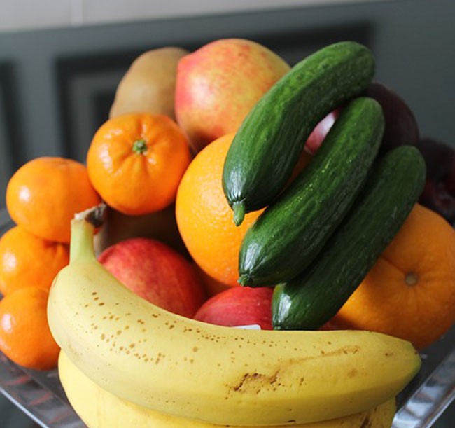 Фрукты и овощи в Украине дорожают: огурцы уже по 400 грн, мандарины по 150 грн, бананы по 100 гривен