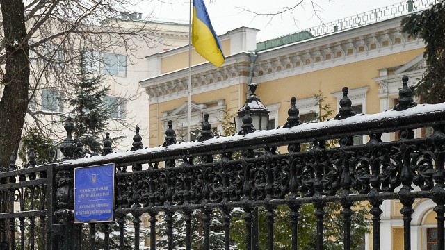 Россия расторгла договор аренды земли с украинским посольством