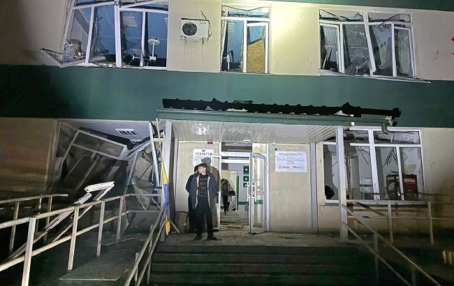 Трое погибших, 12 раненых: РФ ударила по дому и родильному отделению в Селидово