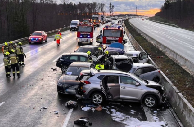 2 человека погибли, 27 пострадавших: в Германии на автобане &#8212; ДТП с 40 автомобилями