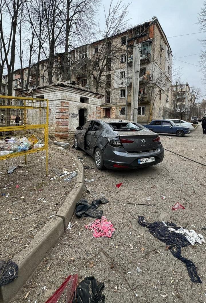 Один погибший, не менее 16 раненых: Харьков впервые с 2022 года подвергся российским ударам авиабомбами