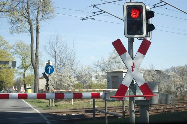 В Борисполе закрыли железнодорожный переезд из-за аварии: с путей сошли цистерны с топливом