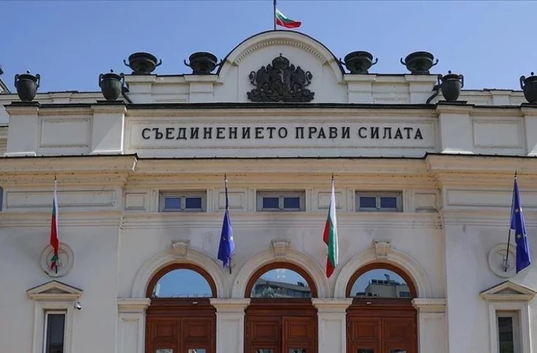 В Болгарии официально назначили временное правительство и дату досрочных выборов