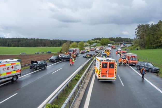 Десятки пострадавших: в Германии на дорогах с гололедом произошло много ДТП