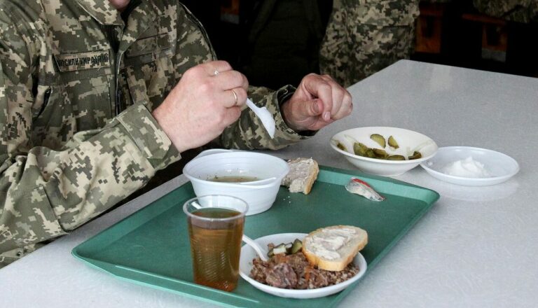Украинским военным поставляют слишком мало продуктов, 45% от необходимого &#8212; СМИ