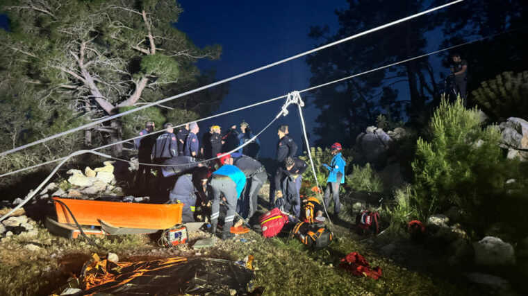 В Анталии на канатной дороге произошла авария, одна кабина разбилась: есть погибшие, 10 пострадавших