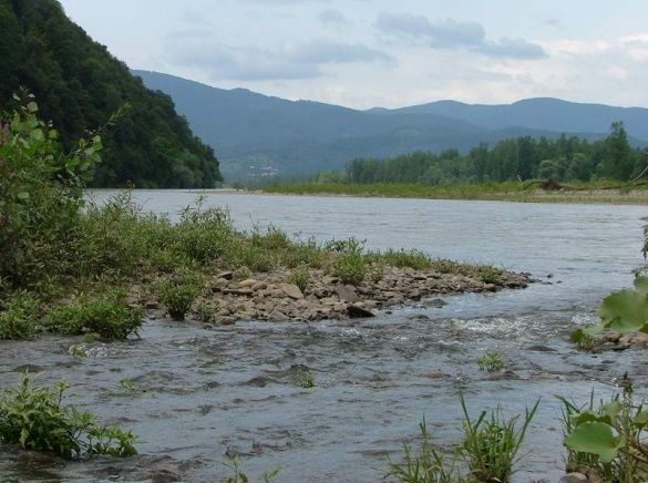 Пограничники нашли в реке Тиса двух погибших мужчин