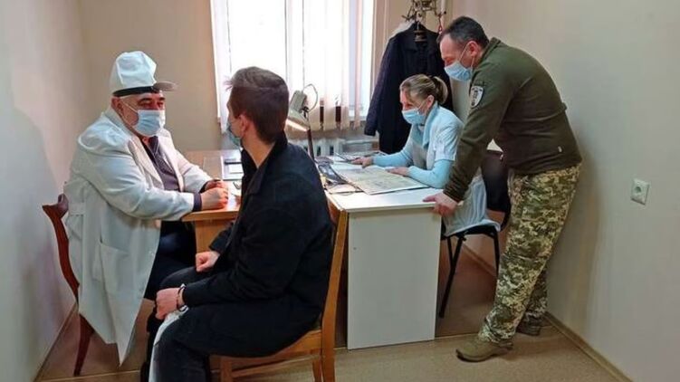 Слишком много непригодных к военной службе: суд арестовал документы районных военно-врачебных комиссий Полтавщины