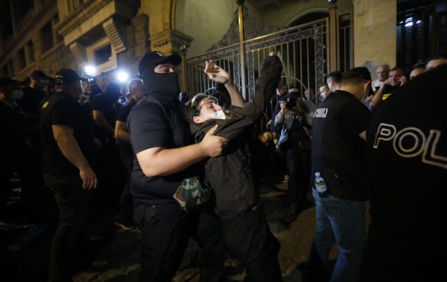На акции протеста в Грузии задержали 63 человека: в МВД страны сообщили подробности