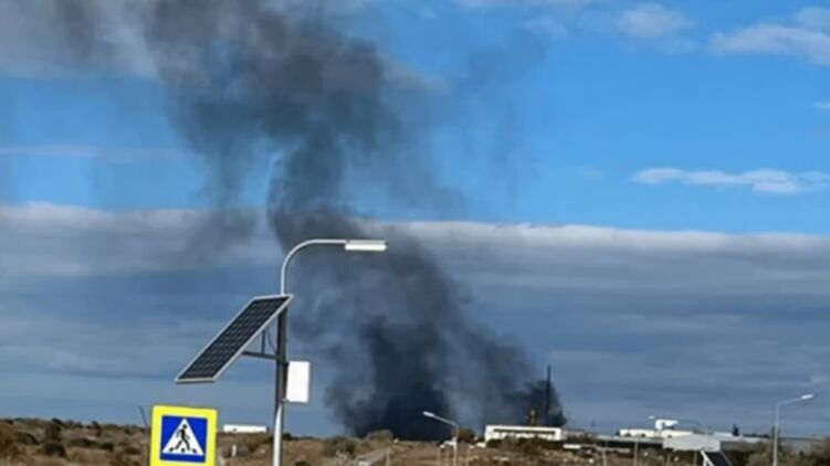 В Крыму прогремели взрывы: перекрыта дорога в сторону Сак &#8212; соцсети