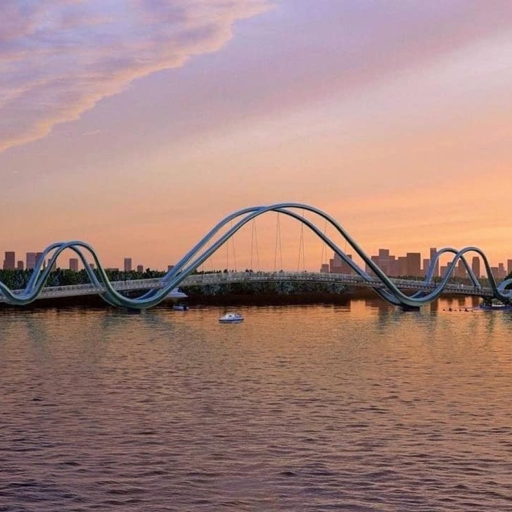 В Киеве на Оболони открыли для горожан мост-волну